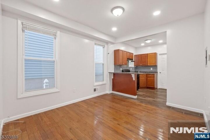 Property Photo:  346 Sanford Avenue  NJ 07106 
