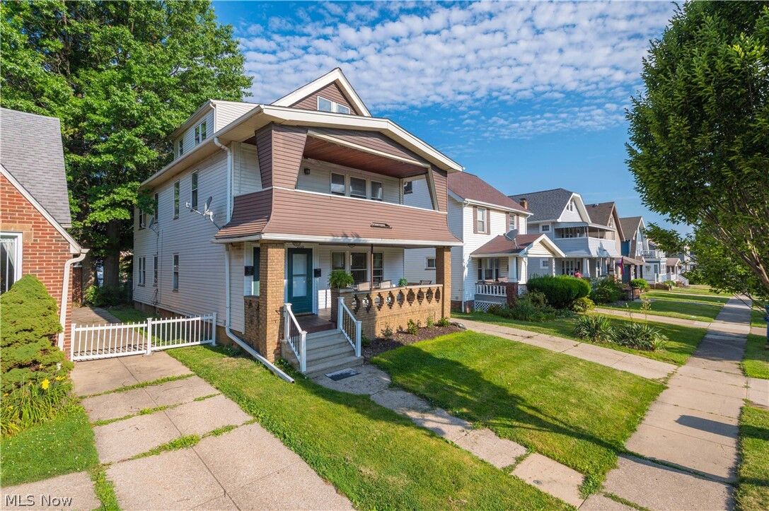 Property Photo:  2200-2202 Wyandotte Avenue 2202  OH 44107 