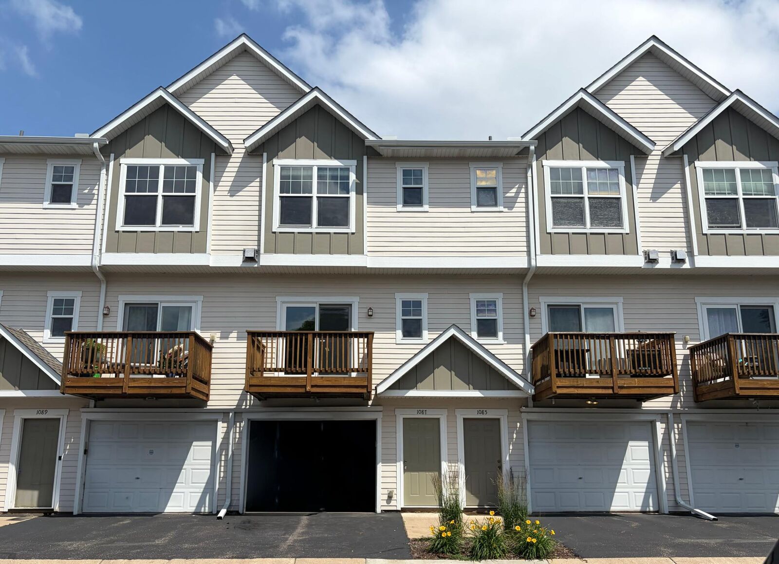 Property Photo:  1087 Barclay Street  MN 55106 