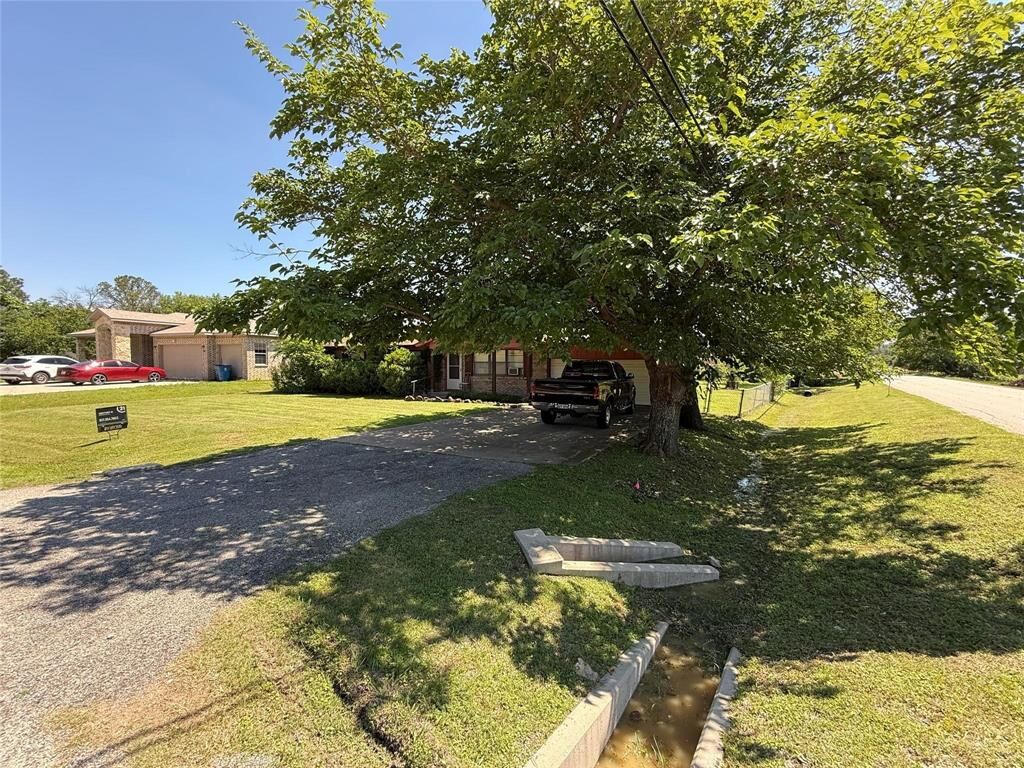Property Photo:  300 Linda Street  TX 76262 