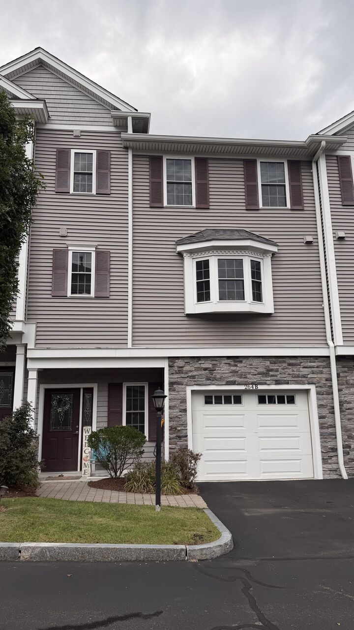 Property Photo: 264 Winn St B MA 01803