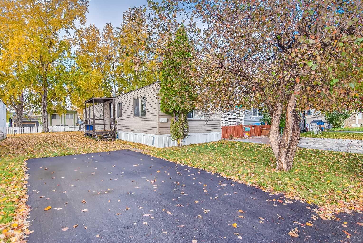 Property Photo: 4000 13 Avenue SE 200 AB T1B 1J3