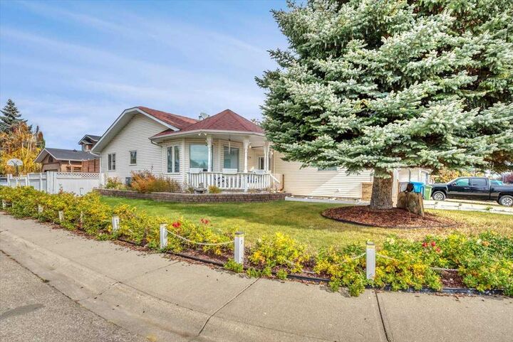 Property Photo:  131 Cambria Road  AB T1P 1M1 