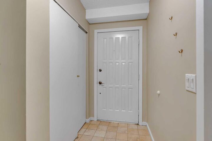Property Photo:  643 4 Avenue NE 8  AB T2E 0J9 
