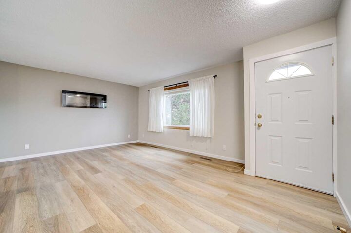 Property Photo:  174 Eagle Road N  AB T1H 4S6 