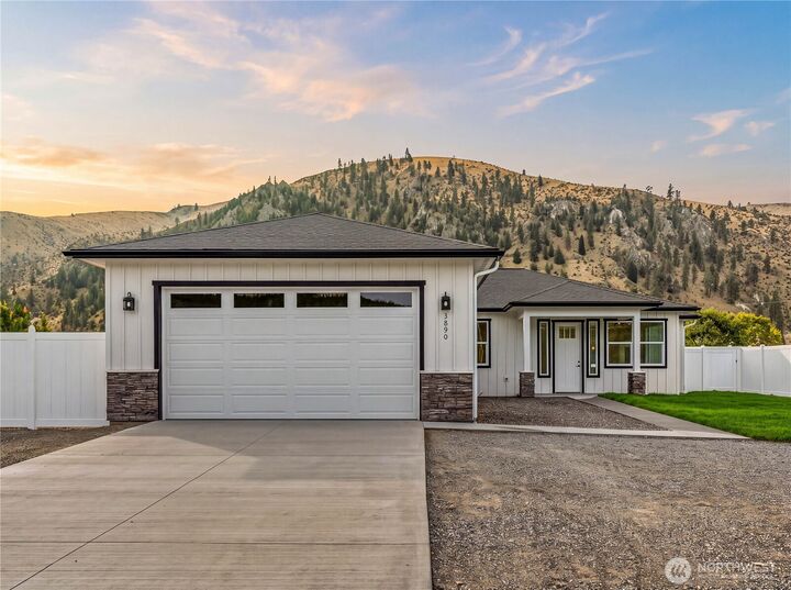Property Photo:  3890  Stayman Flats Road  WA 98816 