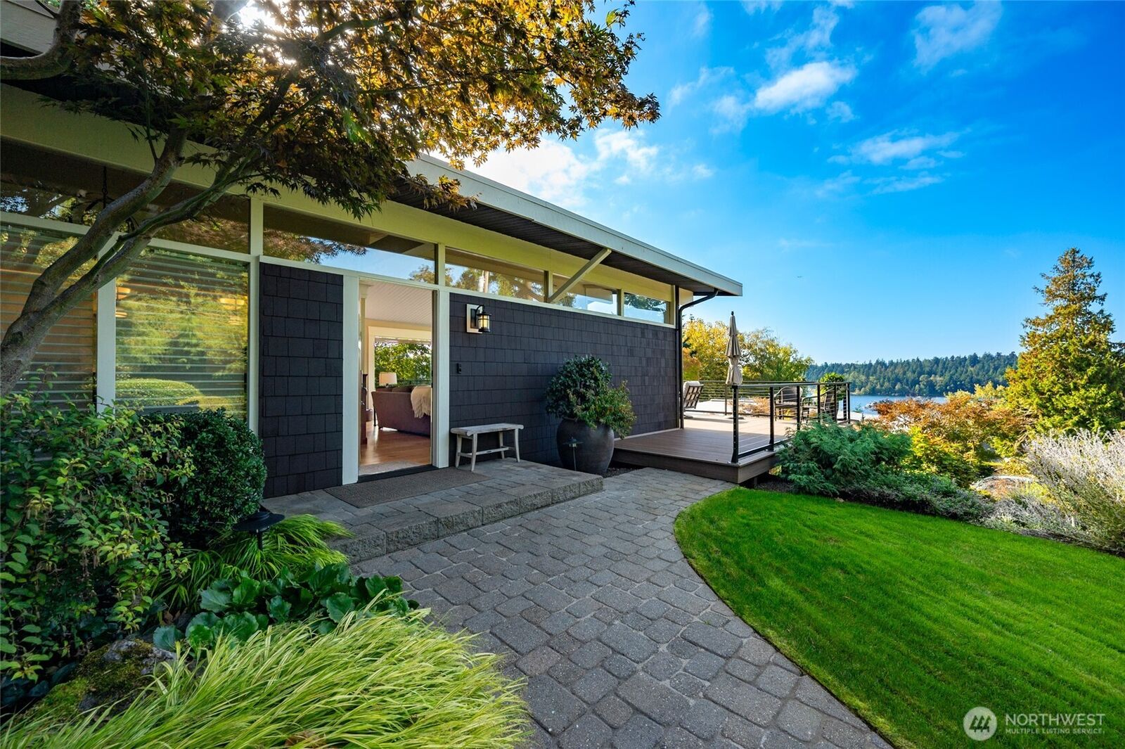 Property Photo: 7731 SE 58th St WA 98040