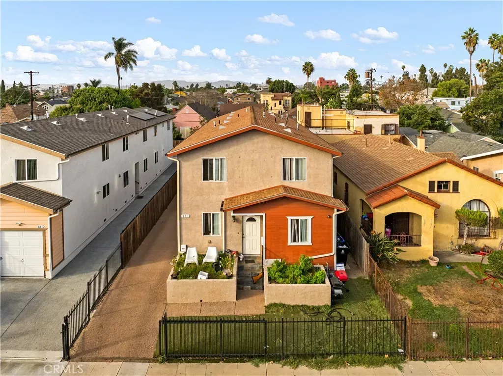 Property Photo:  831 W 50th  CA 90037 