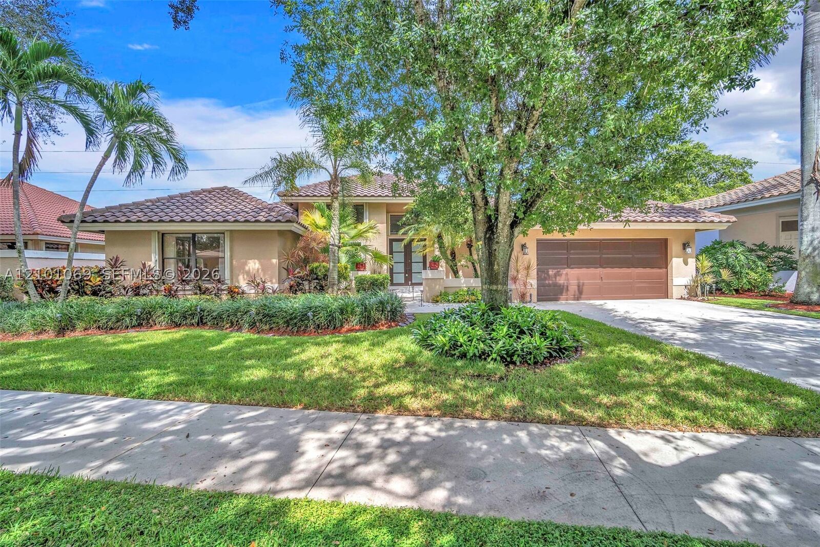 Property Photo:  1025 Creekford Dr  FL 33326 