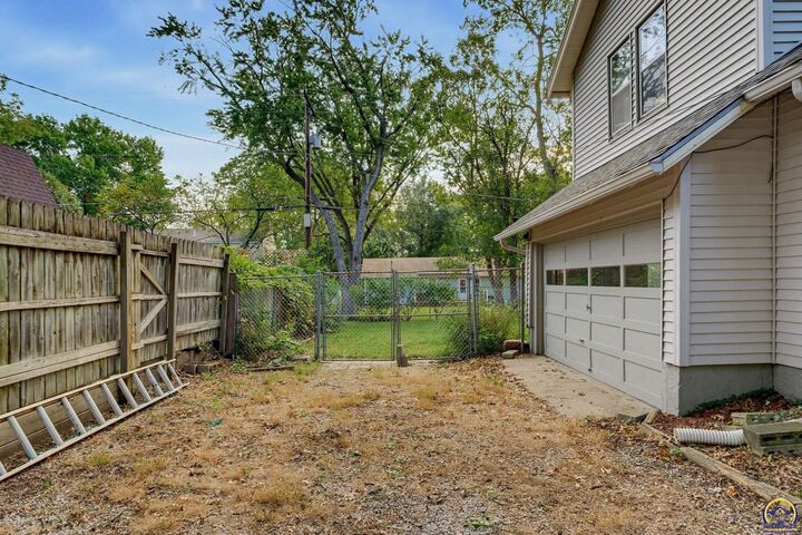 Property Photo:  1936 SW High Ave  KS 66604 