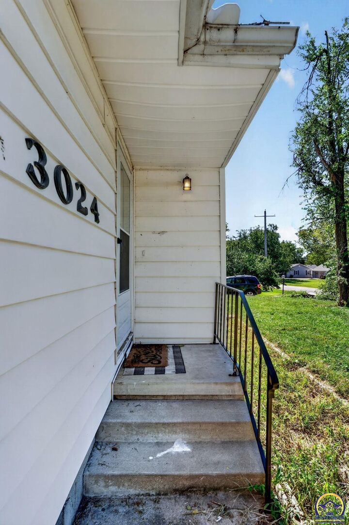 Property Photo: 3024 SE Michigan Ave KS 66605