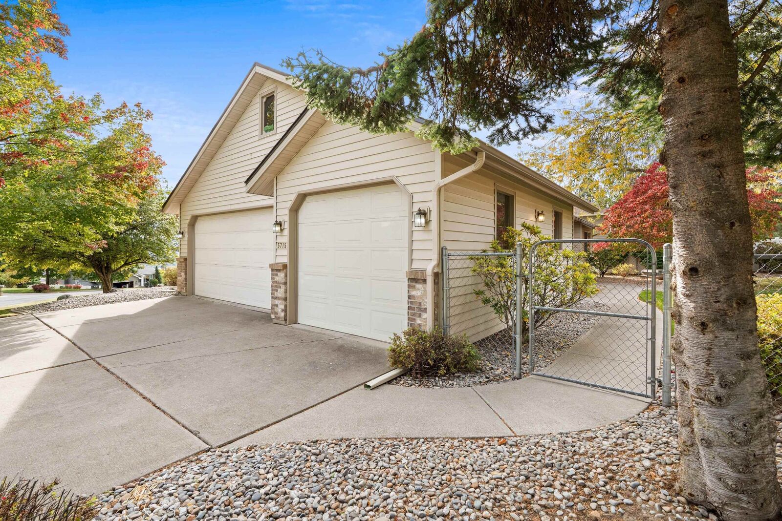 Property Photo:  5715 N Vista Grande Dr  WA 99027 