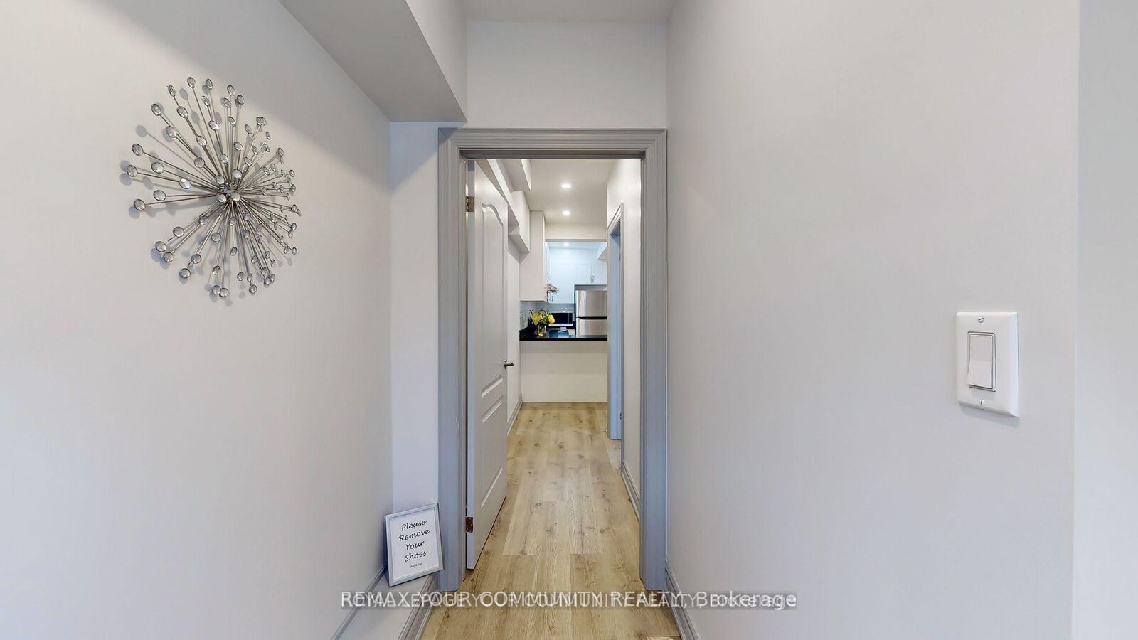 Property Photo:  586 Parliament Street C  ON M4X 1P8 