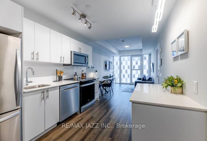 Property Photo:  80 Bond Street E 1518  ON L1G 0E6 