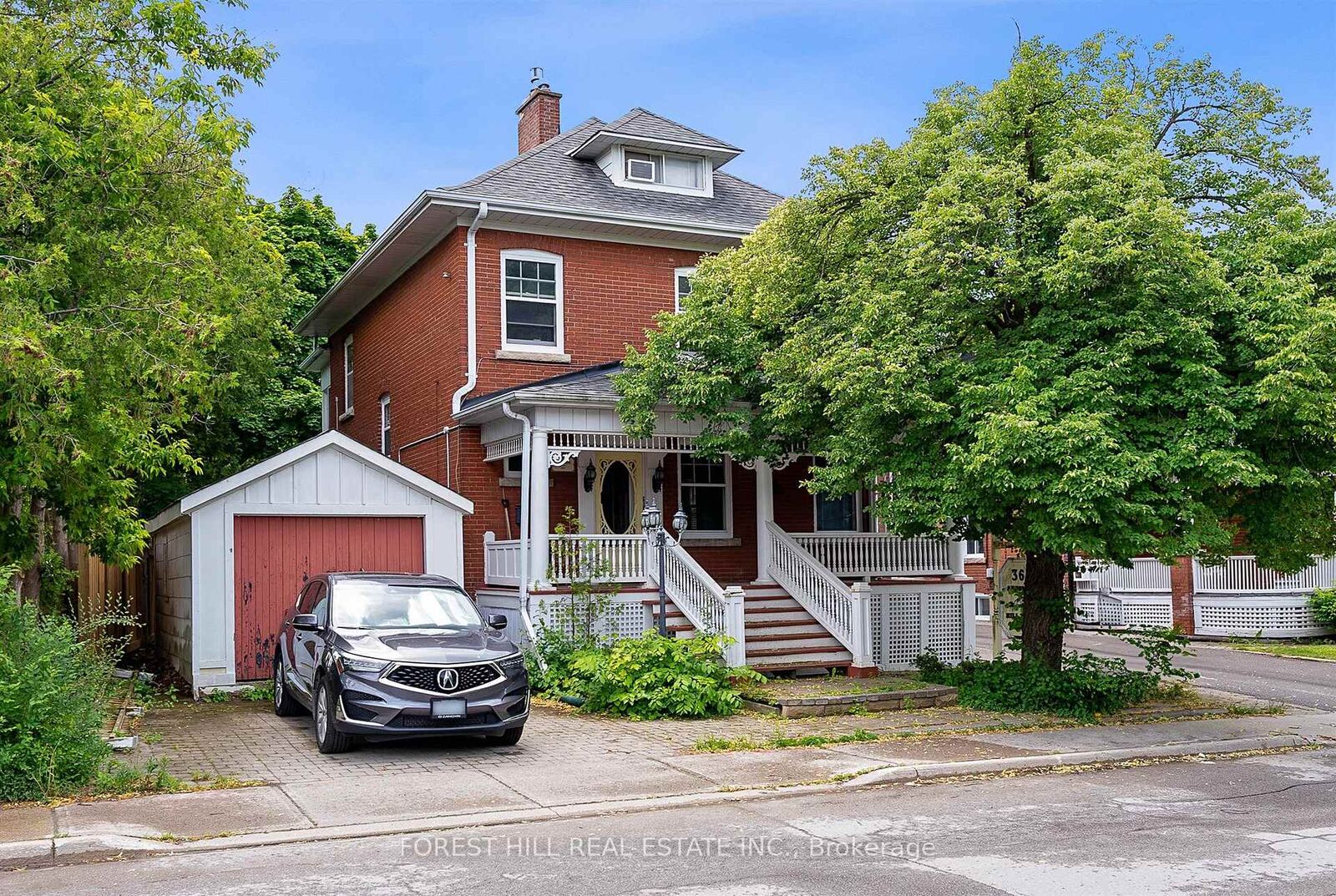 Property Photo:  36 Arnold Crescent Lower  ON L4C 3R5 