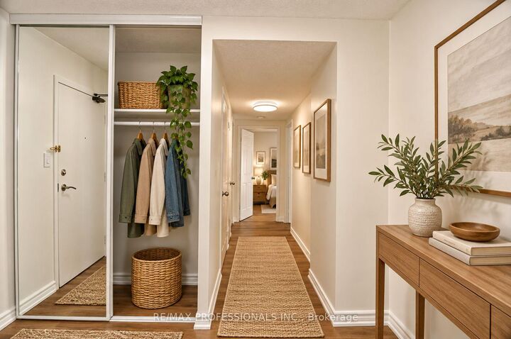 Property Photo:  350 Webb Drive 210  ON L5B 3W4 