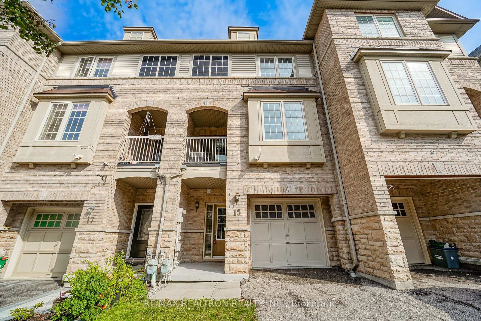Property Photo:  15 Blunden Road  ON L1Z 0K9 