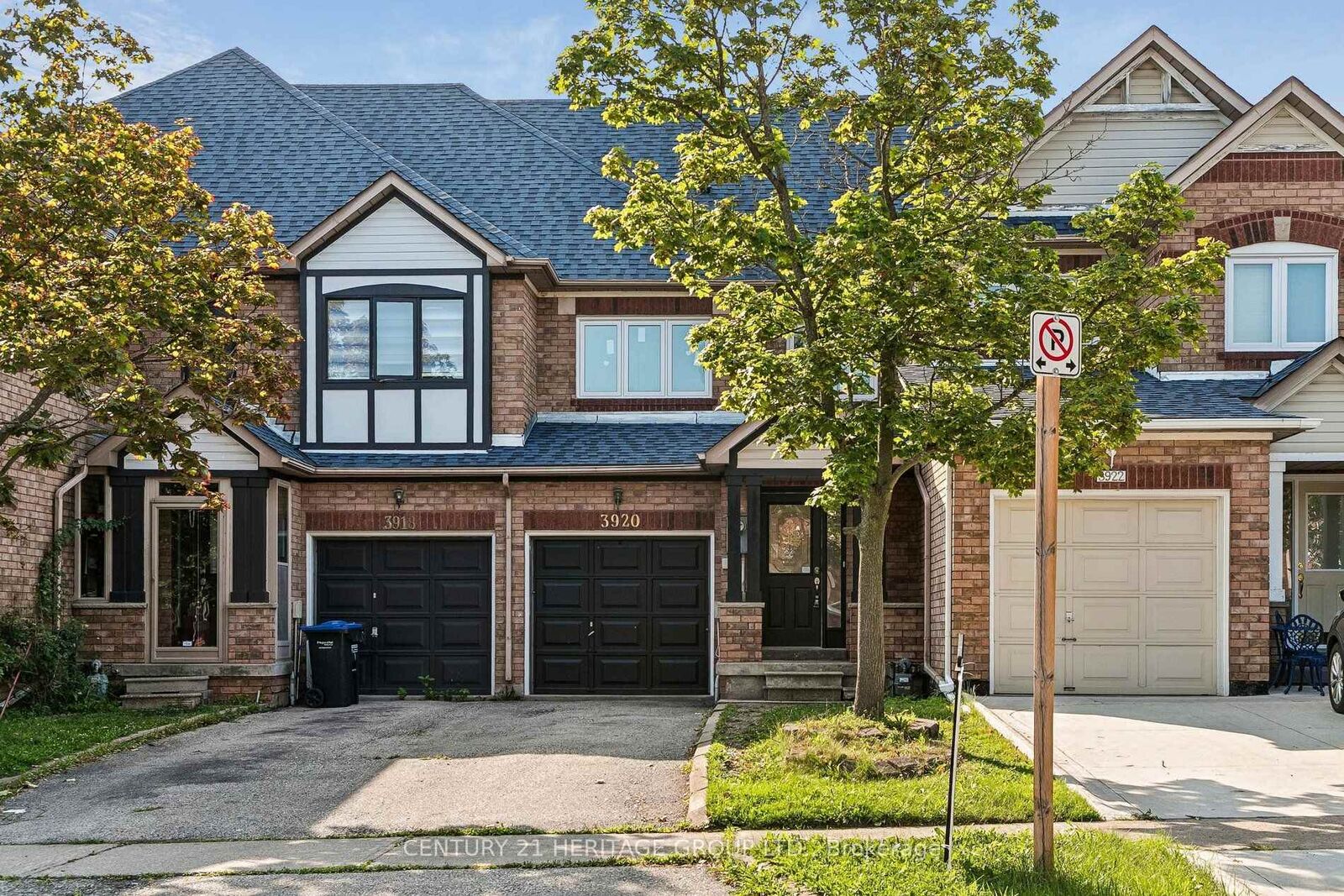 Property Photo:  3920 Zenith Court  ON L5N 7H7 