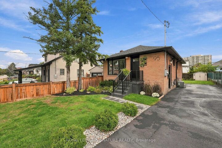 Property Photo:  95 Laurel Avenue  ON M1K 3J8 