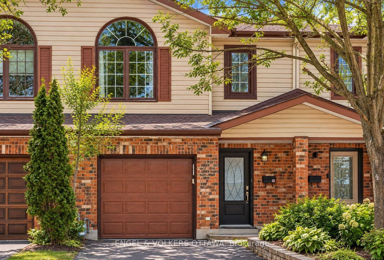 Property Photo:  1321 Morley Boulevard  ON K2C 1R1 
