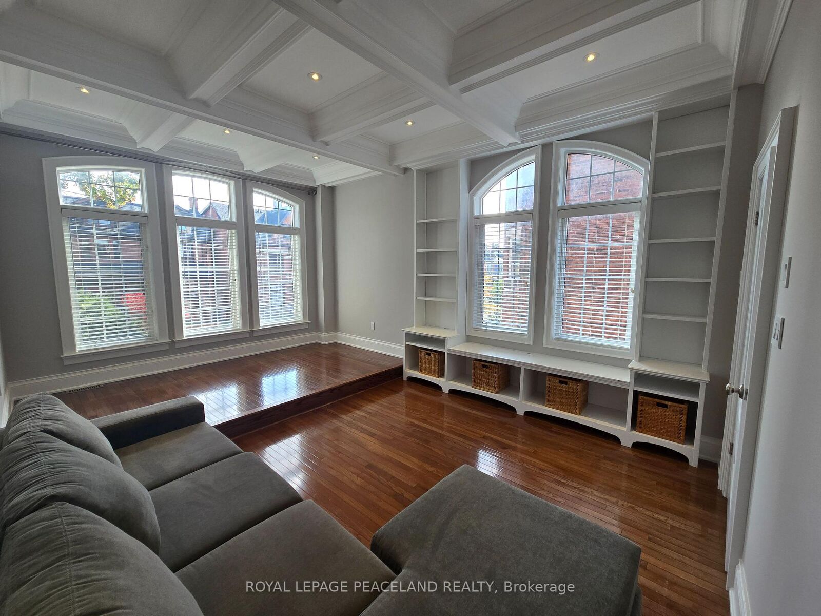 Property Photo:  322 Clinton Street Mainhse  ON M6G 2Y8 