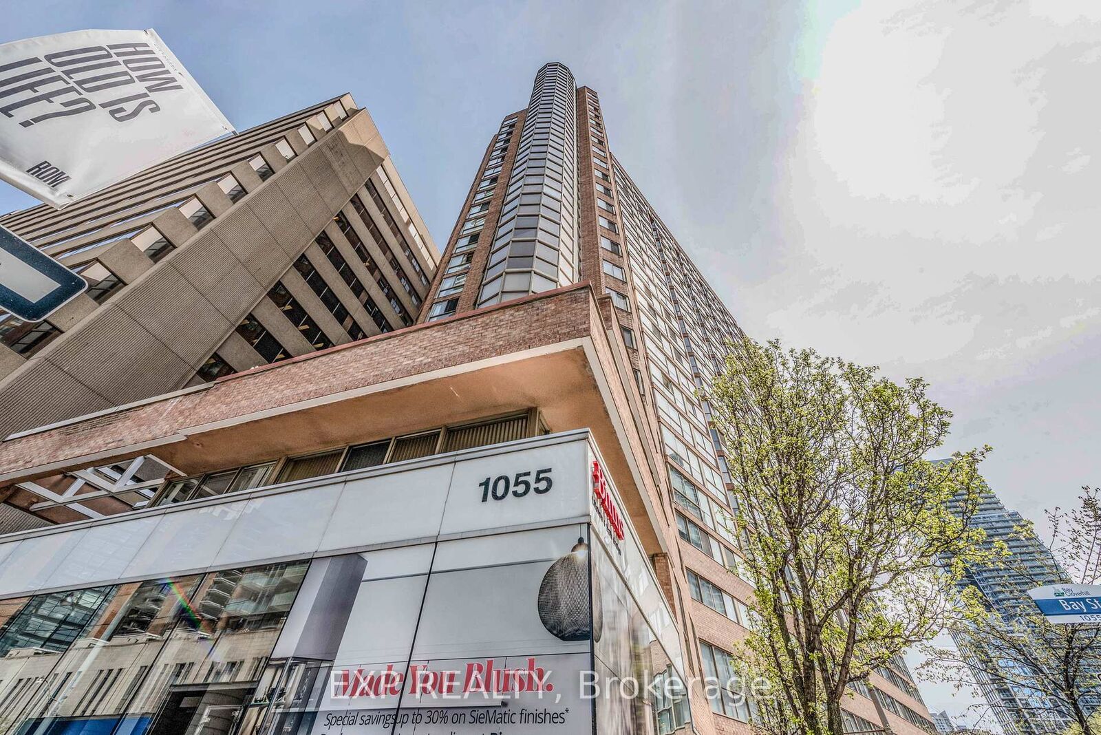 Property Photo:  1055 Bay Street 1515  ON M5S 3A3 