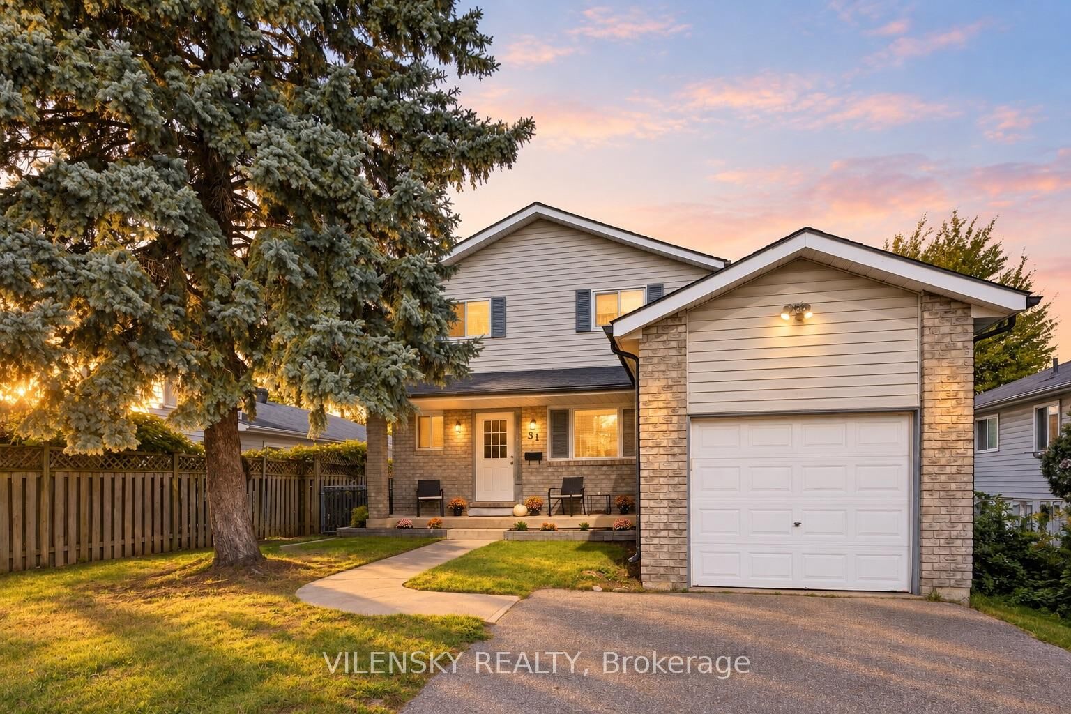 Property Photo:  51 McConkey Place  ON L4N 6H4 