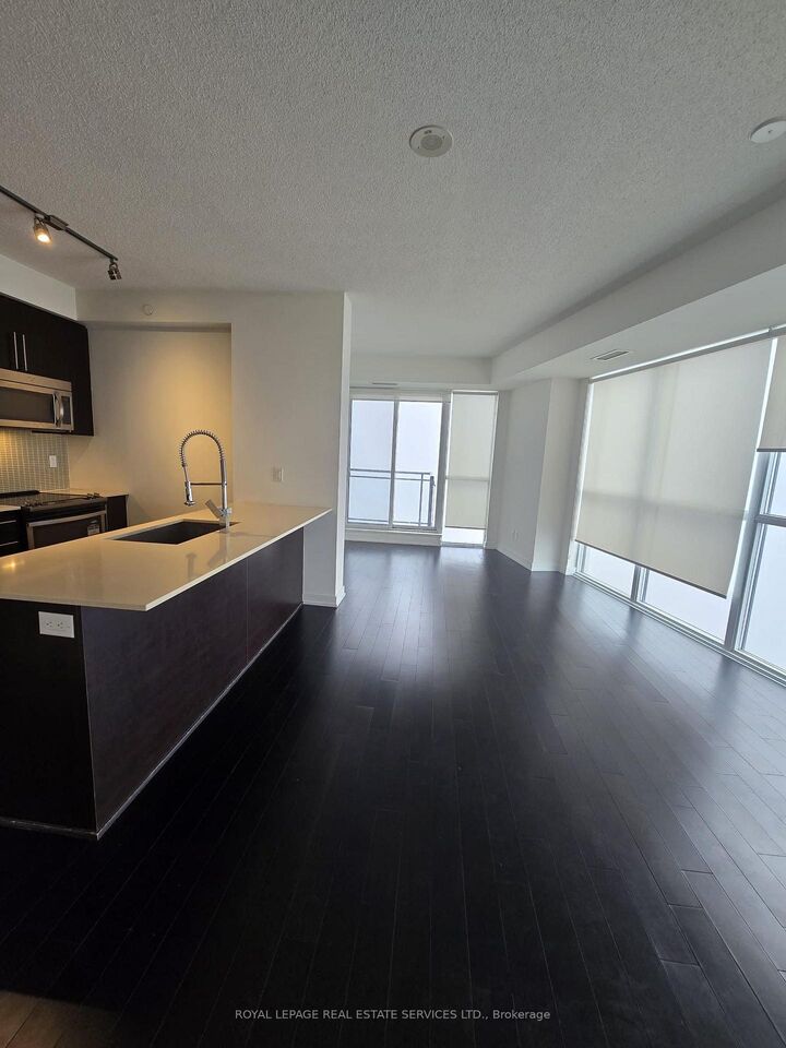 Property Photo:  510 Curran Place 2707  ON L5B 0J8 