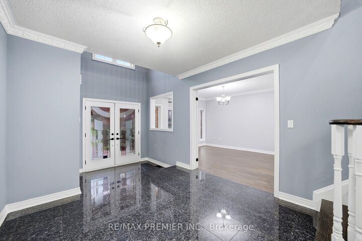 Property Photo:  16 St Michele Place  ON L4H 1H3 