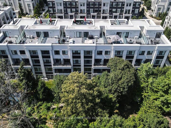 Property Photo:  652 Cricklewood Drive 212  ON L5G 0B9 