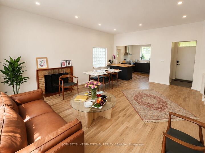 Property Photo:  10 Ternhill Crescent  ON M3C 2E5 