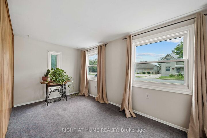Property Photo:  335 Talbot Street E  ON N5H 1J1 