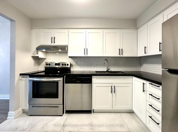 Property Photo:  1485 Gulleden Drive 8  ON L4X 2T2 
