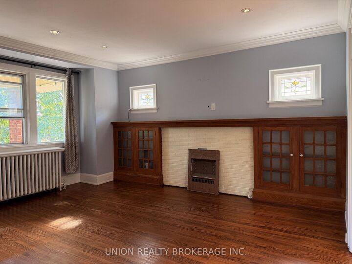 Property Photo:  54 Wineva Avenue Upper  ON M4E 2T2 