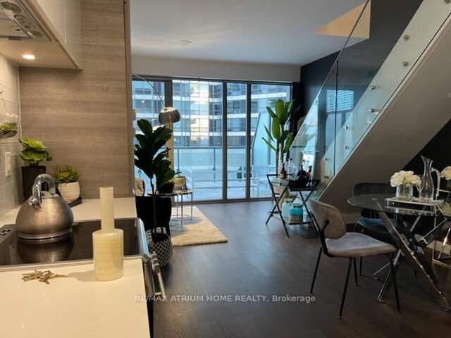 Property Photo:  57 St Joseph Street 1611  ON M5S 0C5 