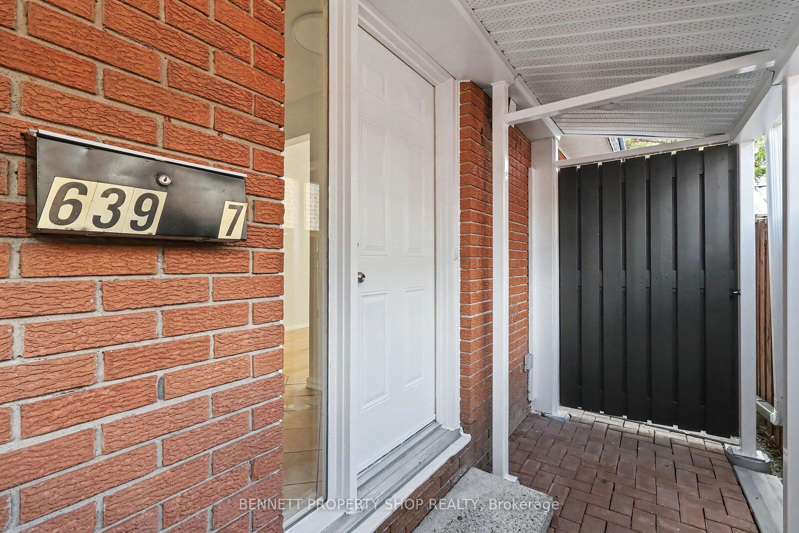 Property Photo: 639 Morin Street 7 ON K1K 3G8