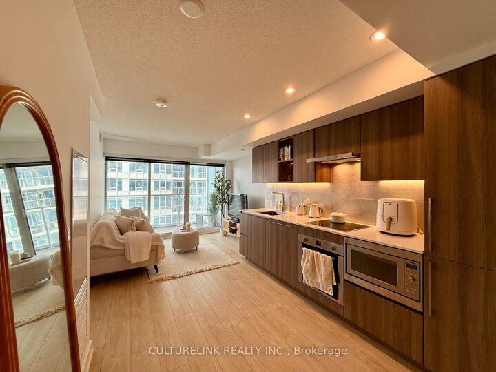 Property Photo:  17 Bathurst Street 2205  ON M5V 0N1 