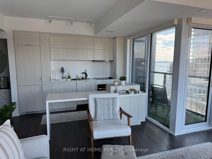 Property Photo: 370 Martha Street 810 ON L7R 0G9