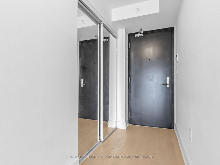 Property Photo:  955 Bay Street 2711  ON M5S 0C6 
