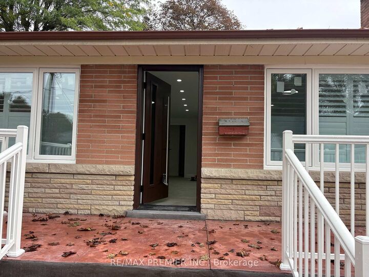 Property Photo:  42 Rougecrest Drive Main  ON L3P 3B6 