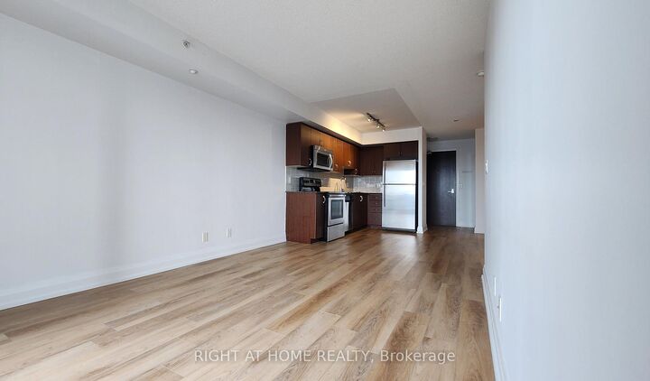 Property Photo:  370 Highway 7 Avenue E 817  ON L4B 0C4 