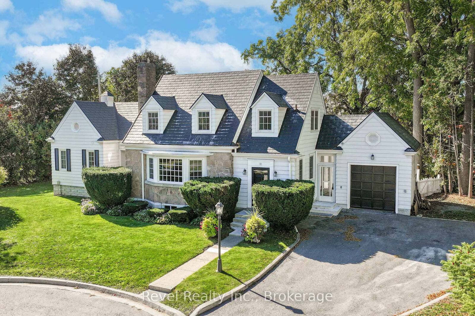 Property Photo:  13 Sylvan Crescent  ON K9V 2W4 