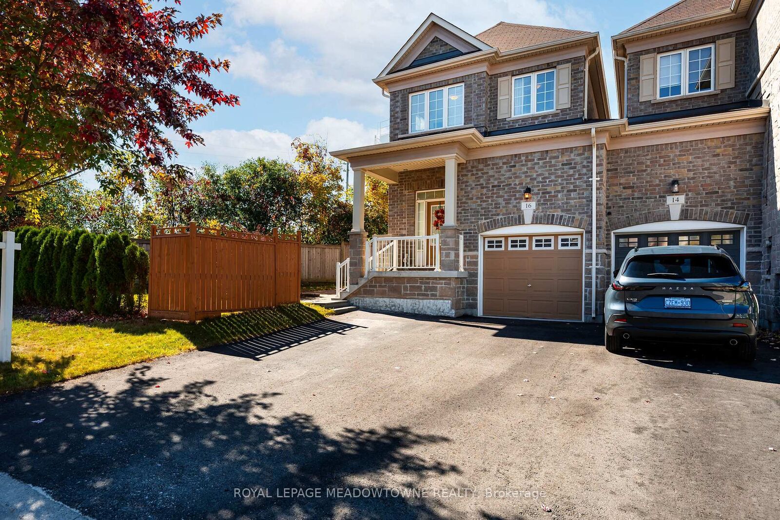 Property Photo:  16 Ridgegate Crescent  ON L7G 0L1 