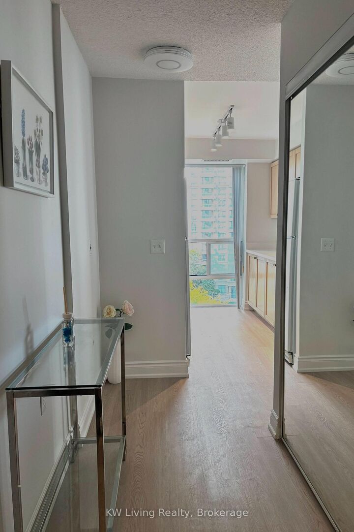 Property Photo:  28 Olive Avenue 811  ON M2N 7E6 