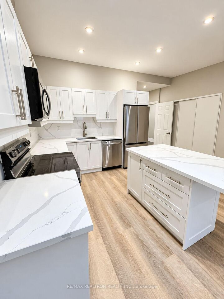 Property Photo:  2157 Danforth Avenue Upper  ON M4C 1K2 