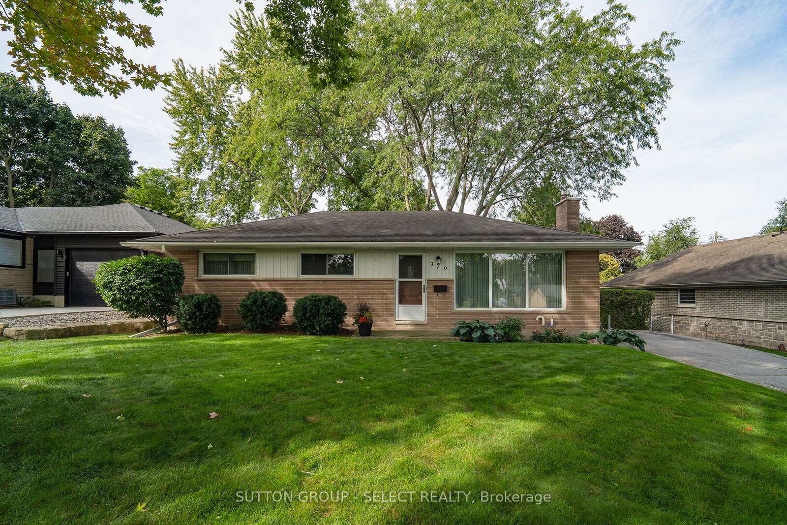 Property Photo:  379 Willard Crescent  ON N6K 2H8 