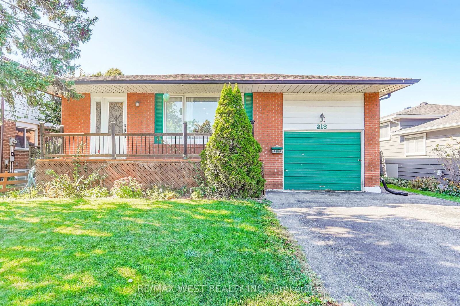 Property Photo:  218 Quetico Avenue  ON L1J 1G1 
