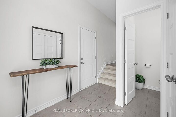Photo de la propriété:  71 McPhail Road  ON K7C 0P6 