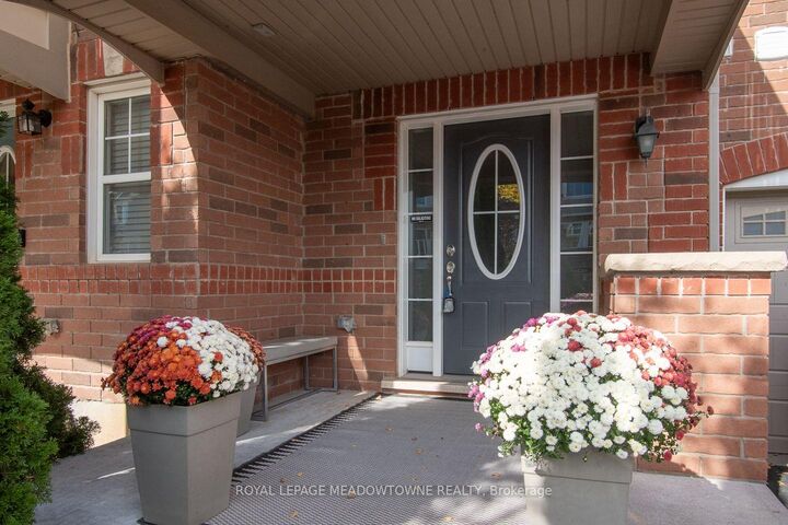 Photo de la propriété:  219 Septimus Heights  ON L9T 8N7 