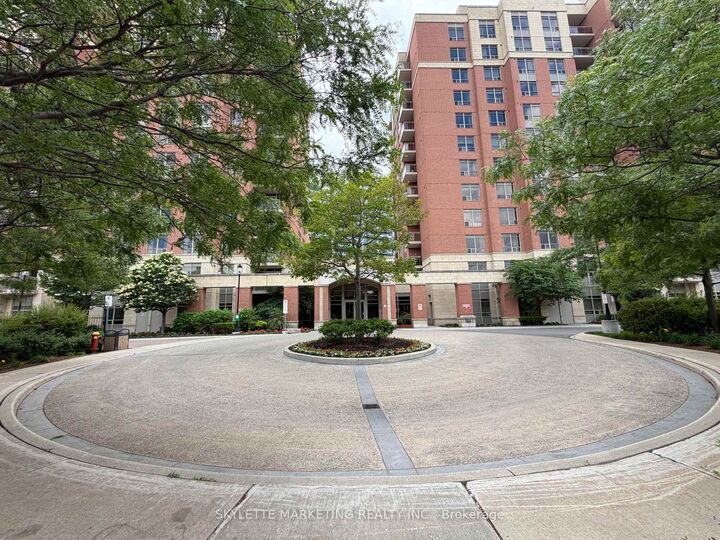 Property Photo:  75 King William Crescent Ph13  ON L4B 0C1 